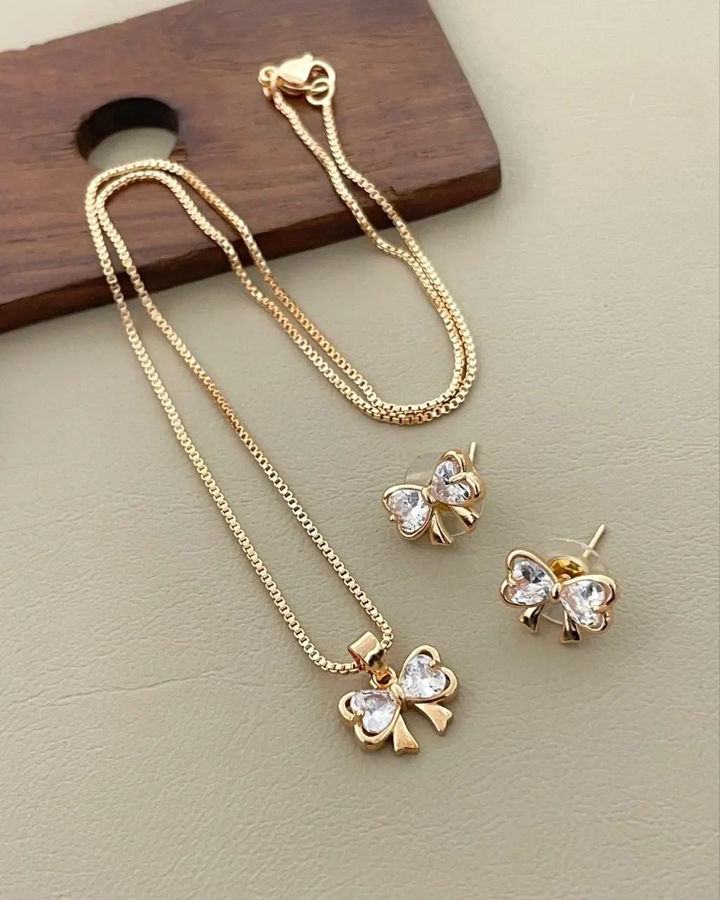 Shimmer Bow Pendant set
